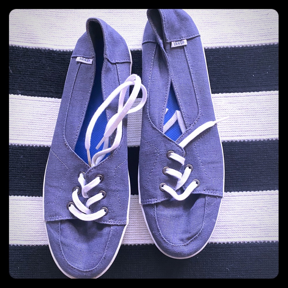 - Vans women’s size 10